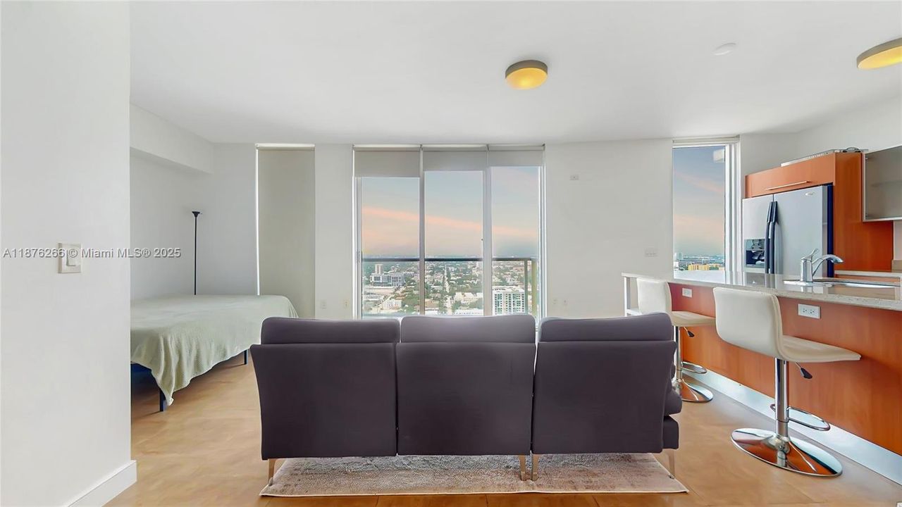 En Venta: $345,000 (0 camas, 1 baños, 580 Pies cuadrados)