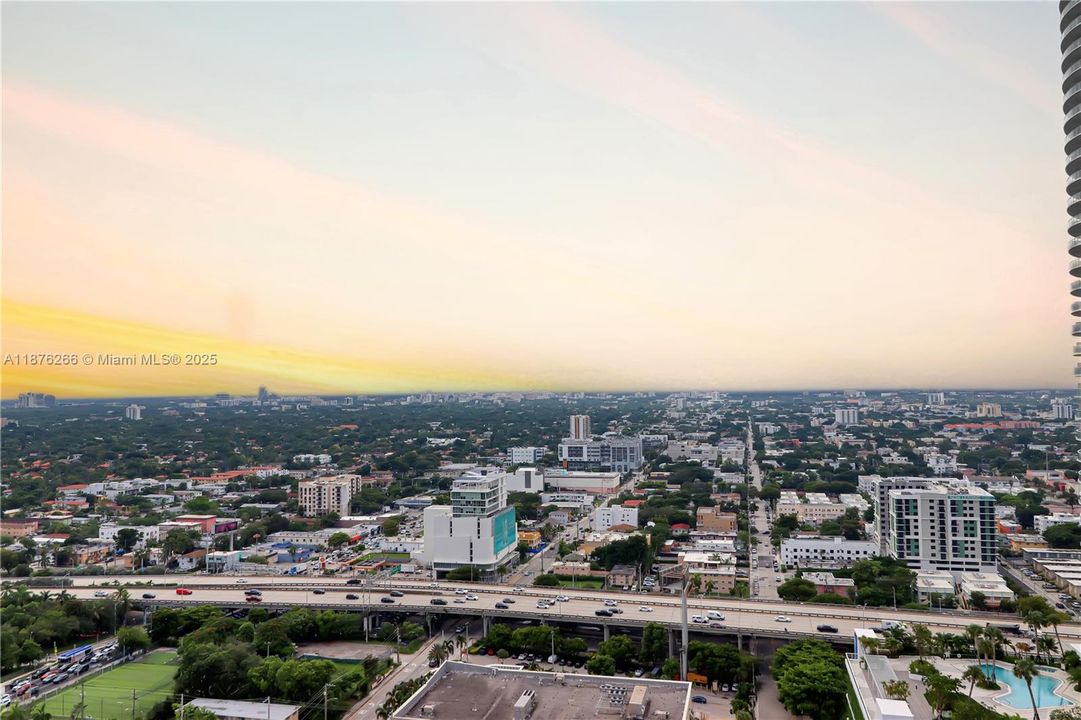 En Venta: $345,000 (0 camas, 1 baños, 580 Pies cuadrados)