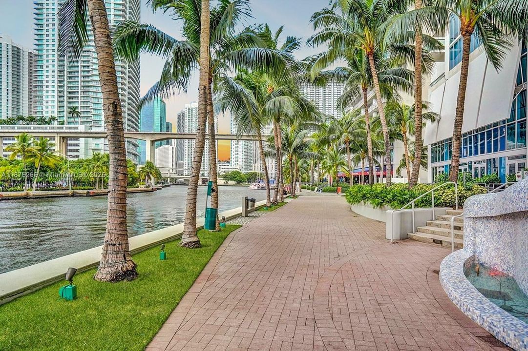 En Venta: $345,000 (0 camas, 1 baños, 580 Pies cuadrados)