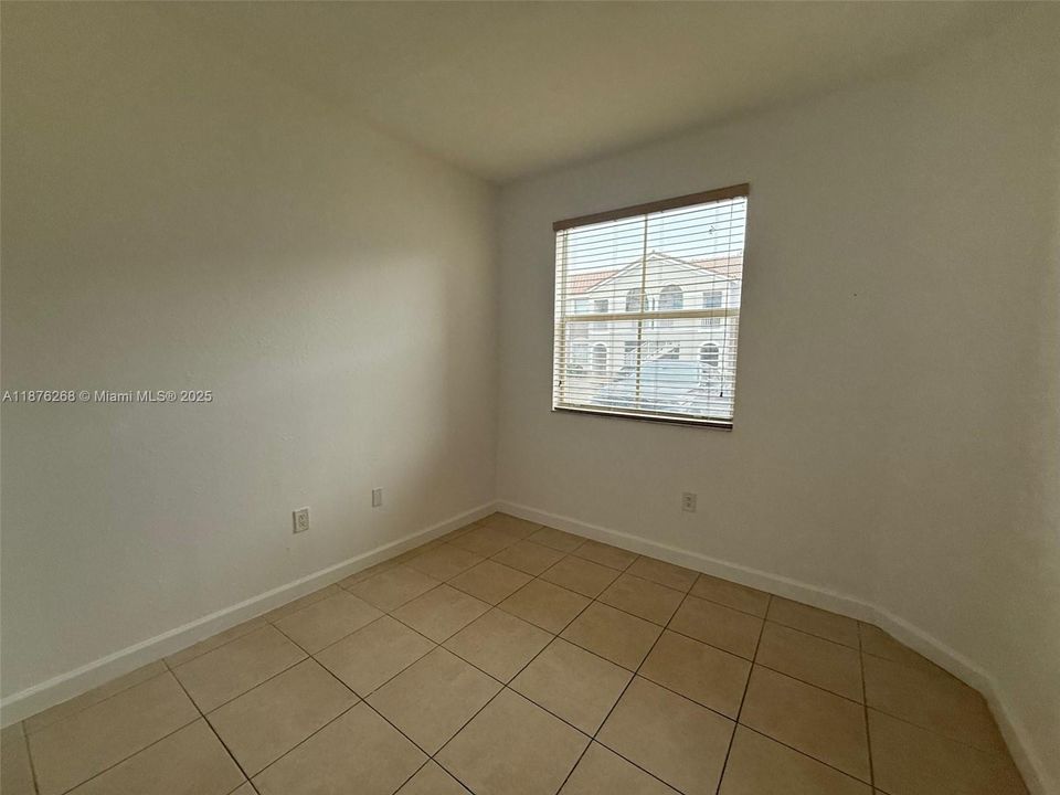 待售: $194,900 (2 贝兹, 2 浴室, 914 平方英尺)