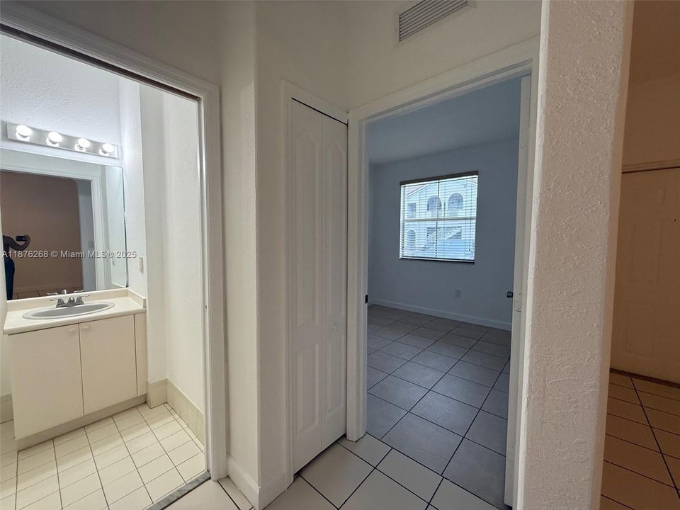 待售: $194,900 (2 贝兹, 2 浴室, 914 平方英尺)