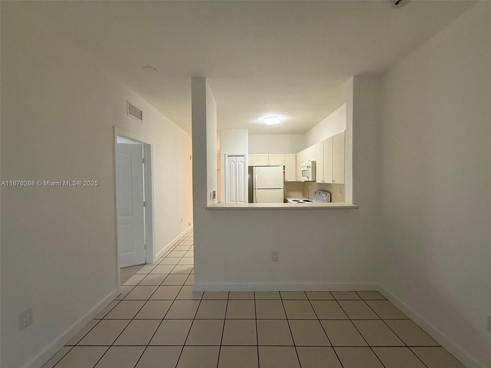 待售: $194,900 (2 贝兹, 2 浴室, 914 平方英尺)