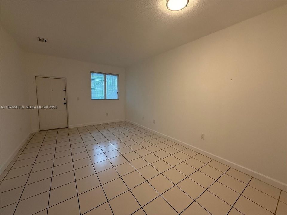 待售: $194,900 (2 贝兹, 2 浴室, 914 平方英尺)