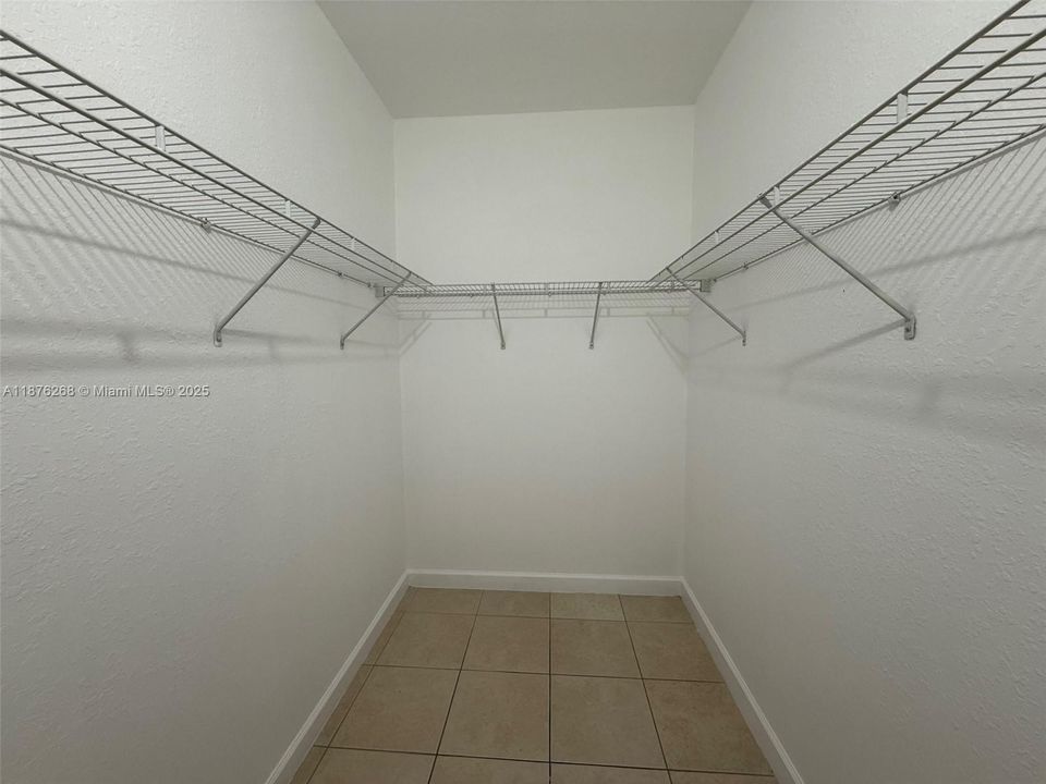 待售: $194,900 (2 贝兹, 2 浴室, 914 平方英尺)