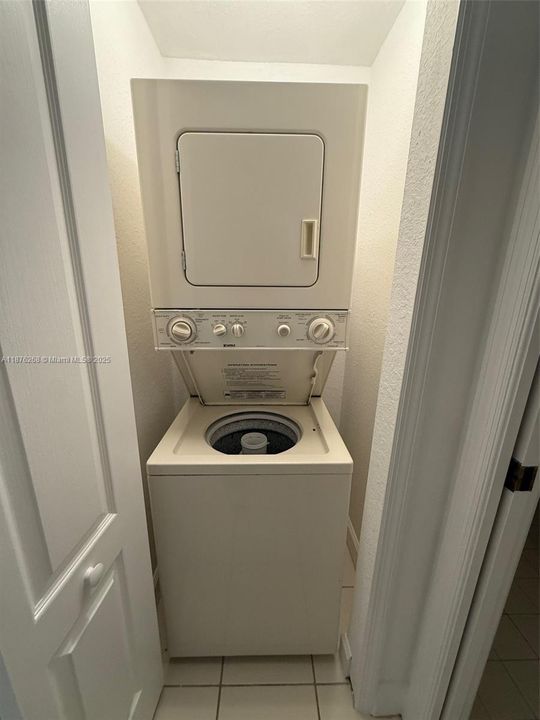 待售: $194,900 (2 贝兹, 2 浴室, 914 平方英尺)