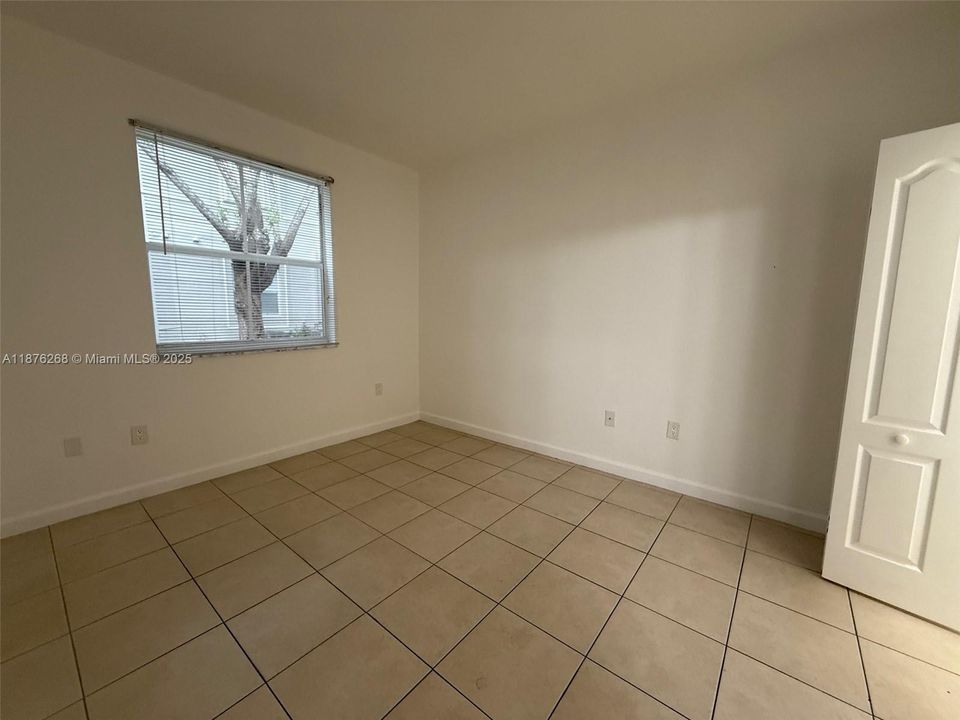 待售: $194,900 (2 贝兹, 2 浴室, 914 平方英尺)