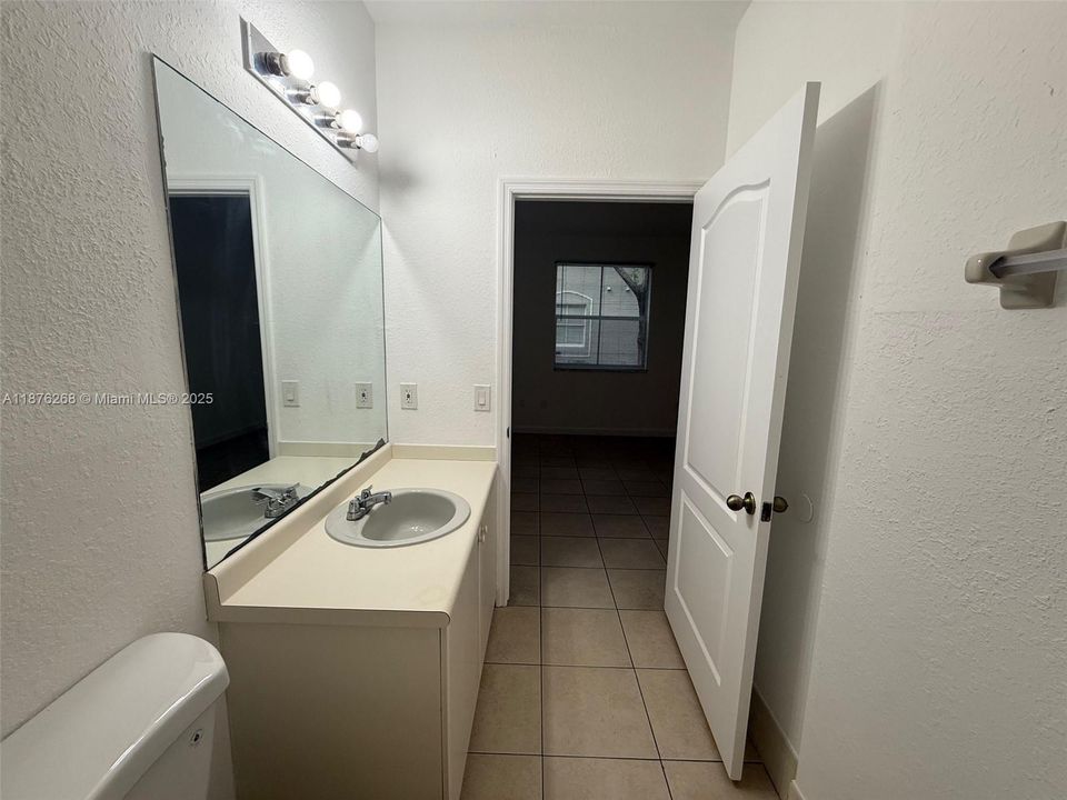 待售: $194,900 (2 贝兹, 2 浴室, 914 平方英尺)