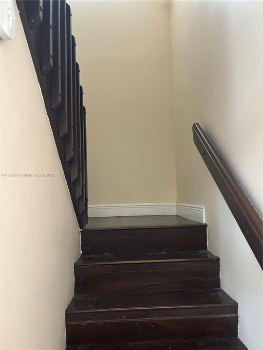 Active With Contract: $332,000 (2 beds, 2 baths, 1302 Square Feet)