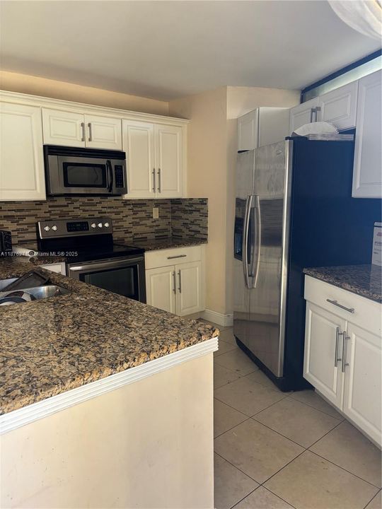 Active With Contract: $332,000 (2 beds, 2 baths, 1302 Square Feet)