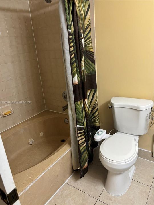 Active With Contract: $332,000 (2 beds, 2 baths, 1302 Square Feet)