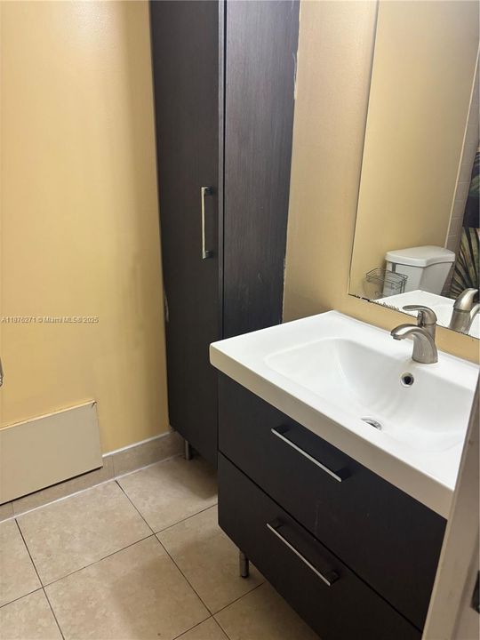 Active With Contract: $332,000 (2 beds, 2 baths, 1302 Square Feet)