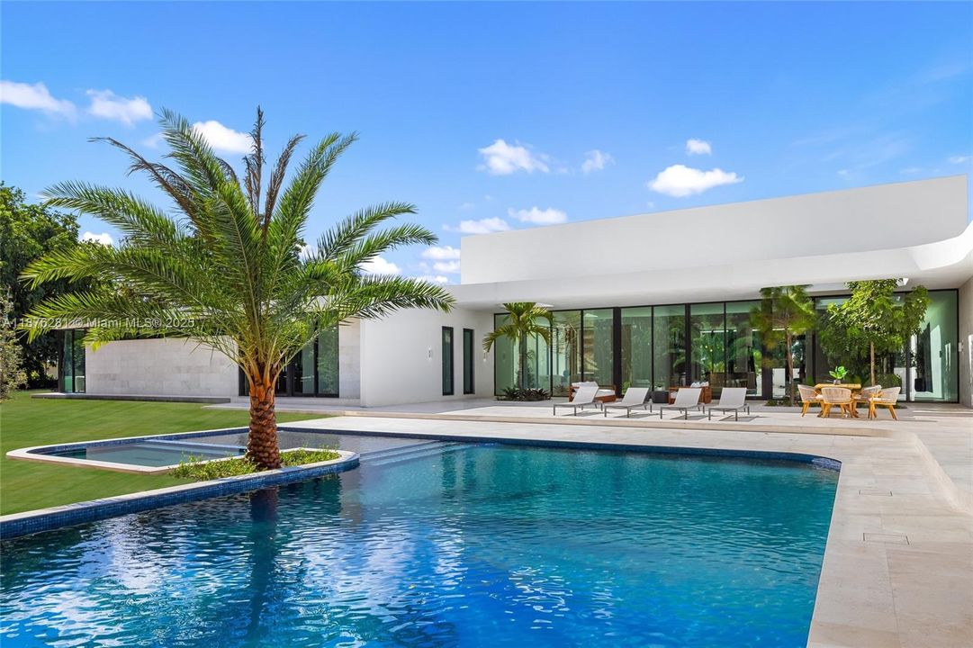 For Sale: $10,995,000 (6 beds, 6 baths, 9578 Square Feet)