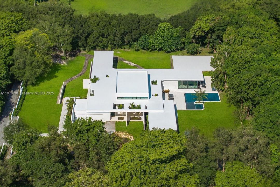 For Sale: $10,995,000 (6 beds, 6 baths, 9578 Square Feet)