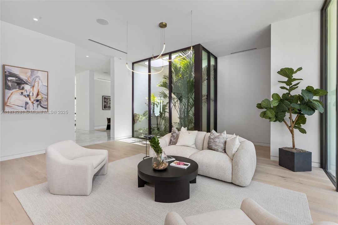 For Sale: $10,995,000 (6 beds, 6 baths, 9578 Square Feet)