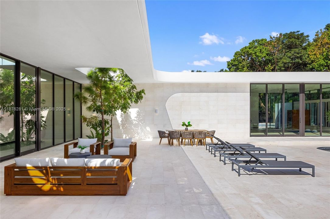 For Sale: $10,995,000 (6 beds, 6 baths, 9578 Square Feet)