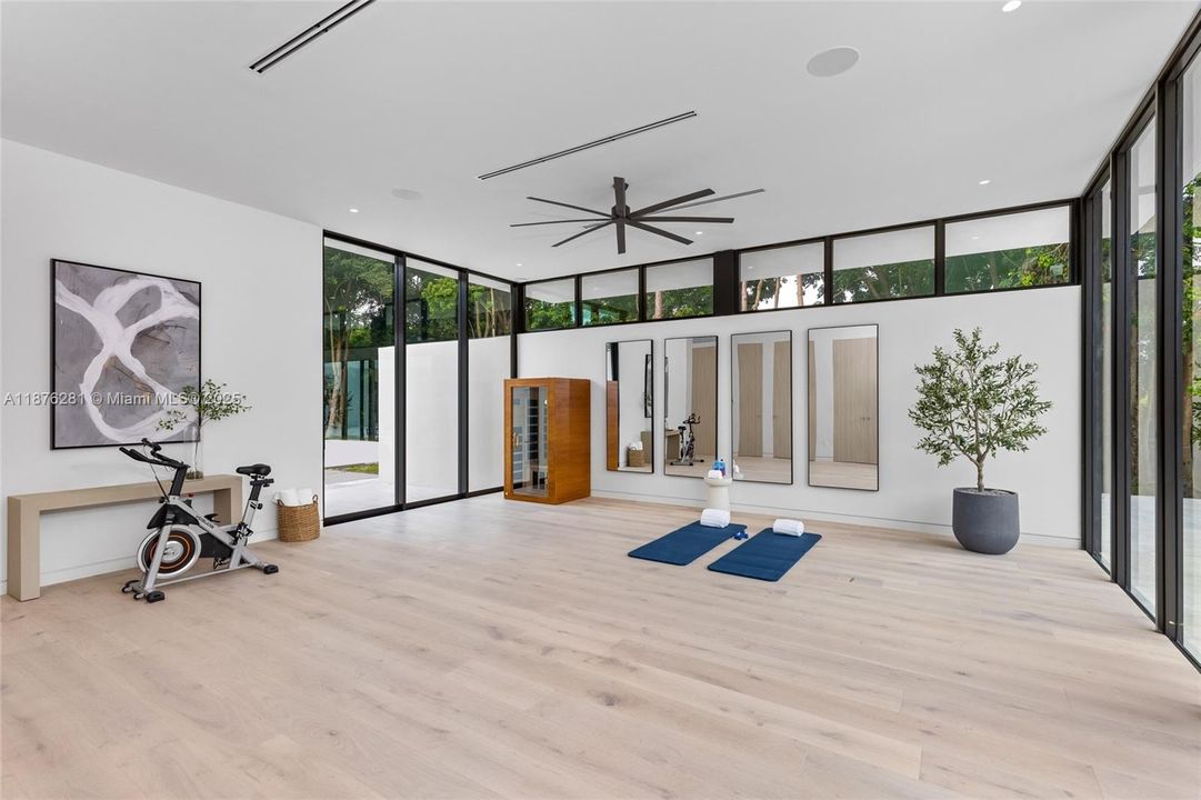 For Sale: $10,995,000 (6 beds, 6 baths, 9578 Square Feet)