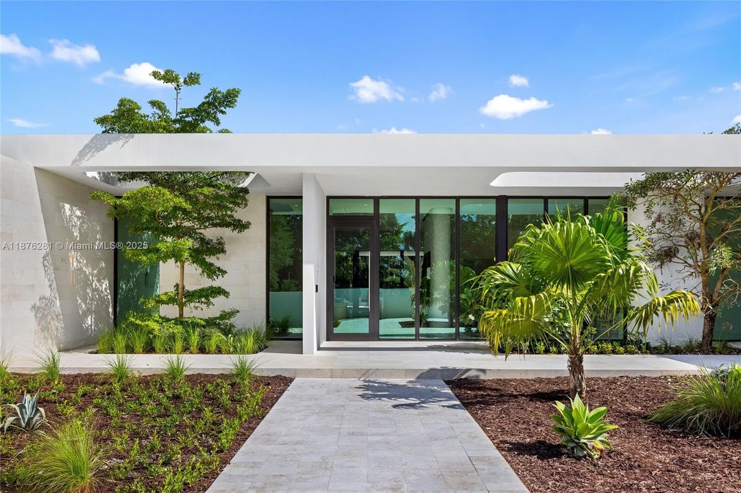 For Sale: $10,995,000 (6 beds, 6 baths, 9578 Square Feet)