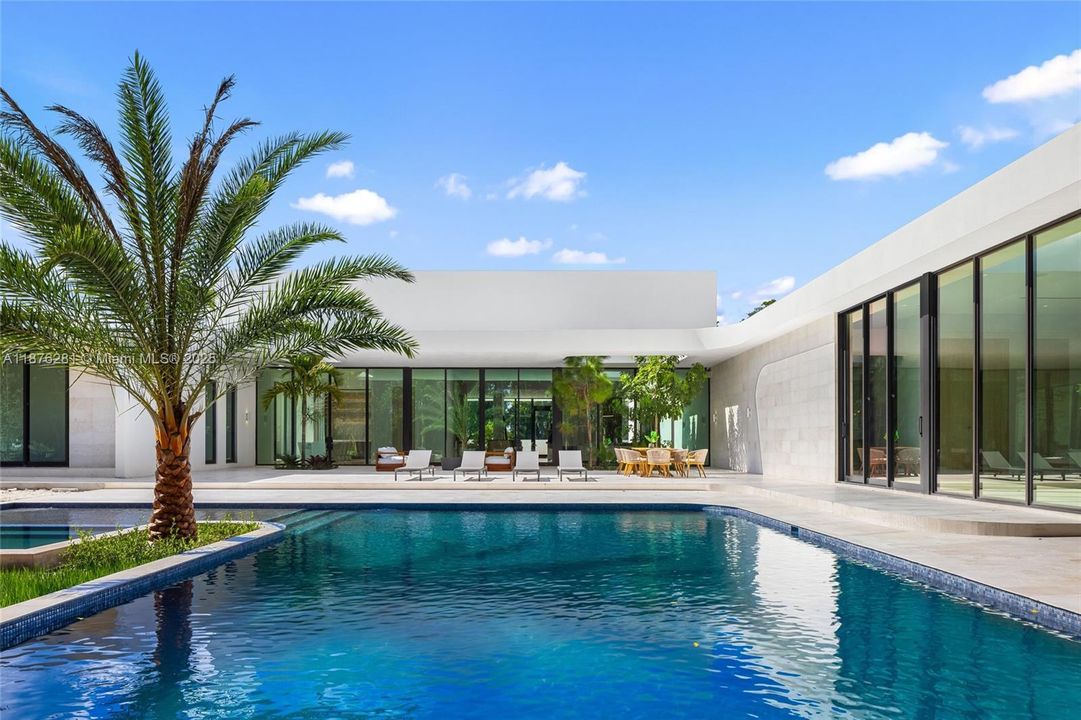 For Sale: $10,995,000 (6 beds, 6 baths, 9578 Square Feet)