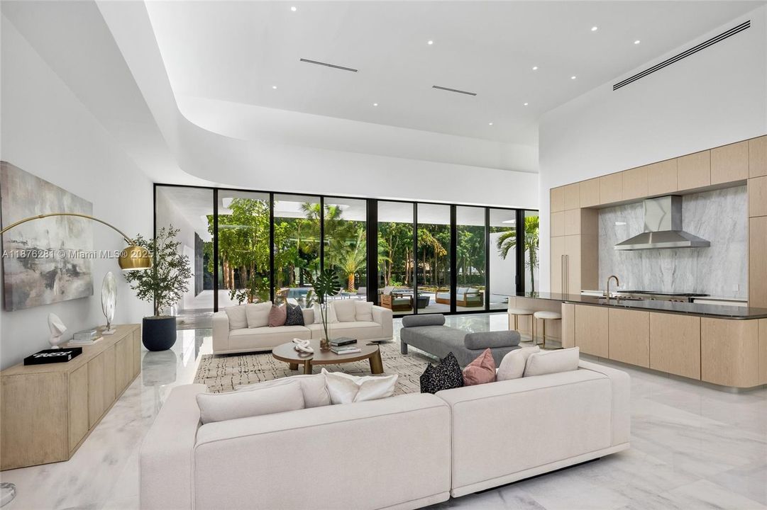 For Sale: $10,995,000 (6 beds, 6 baths, 9578 Square Feet)