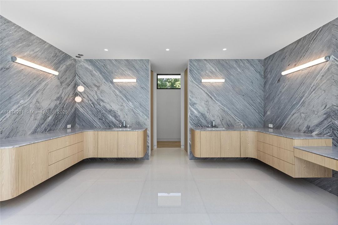 For Sale: $10,995,000 (6 beds, 6 baths, 9578 Square Feet)