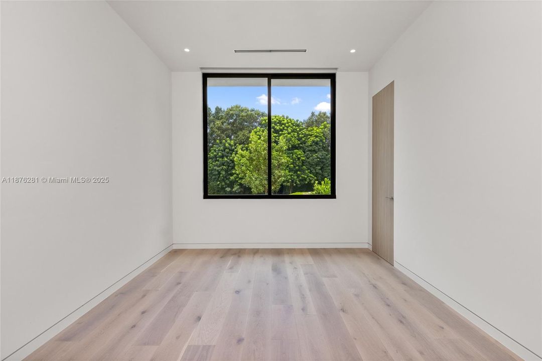 For Sale: $10,995,000 (6 beds, 6 baths, 9578 Square Feet)