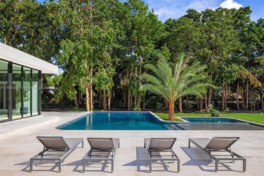 For Sale: $10,995,000 (6 beds, 6 baths, 9578 Square Feet)