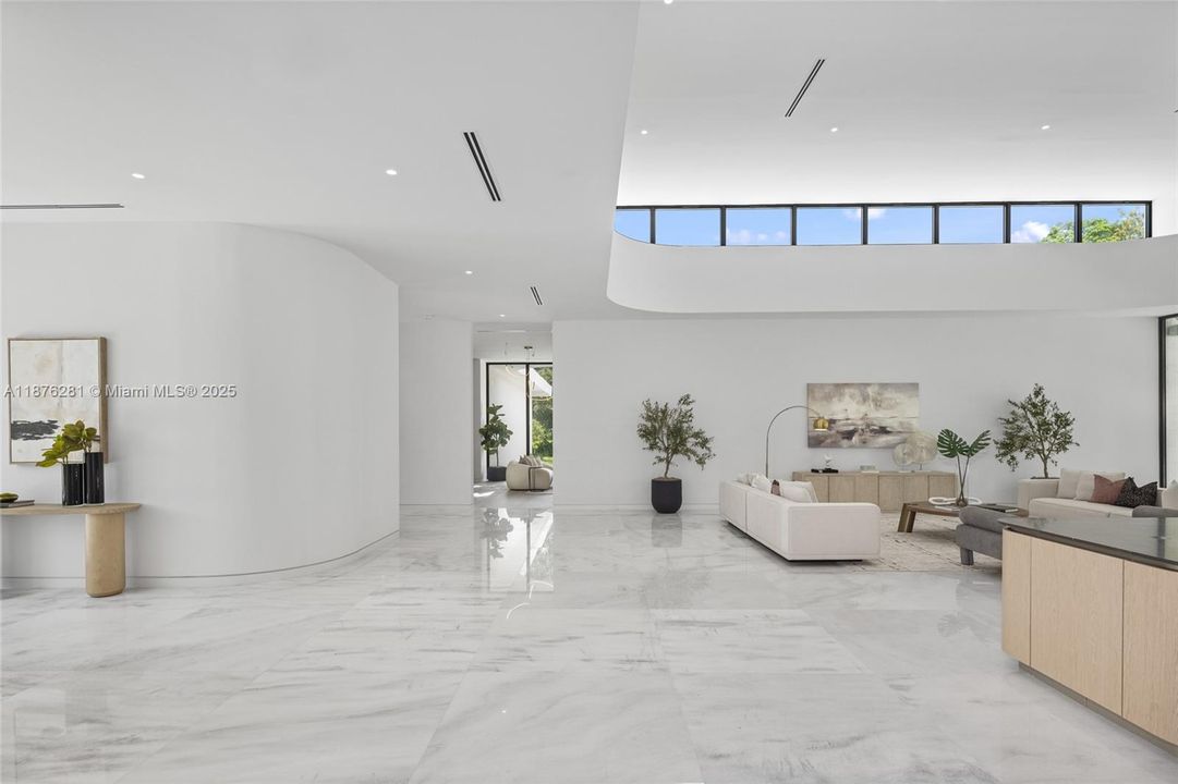 For Sale: $10,995,000 (6 beds, 6 baths, 9578 Square Feet)