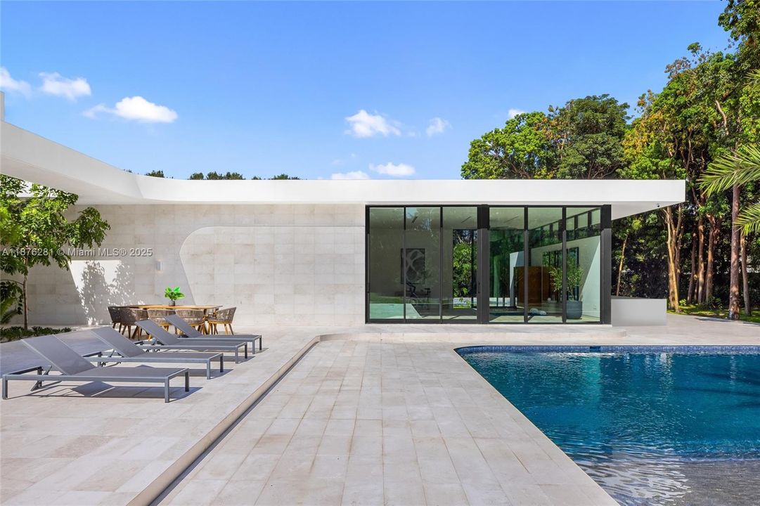 For Sale: $10,995,000 (6 beds, 6 baths, 9578 Square Feet)