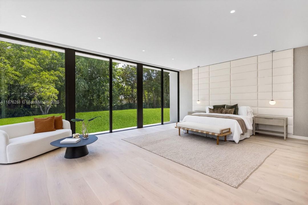 For Sale: $10,995,000 (6 beds, 6 baths, 9578 Square Feet)