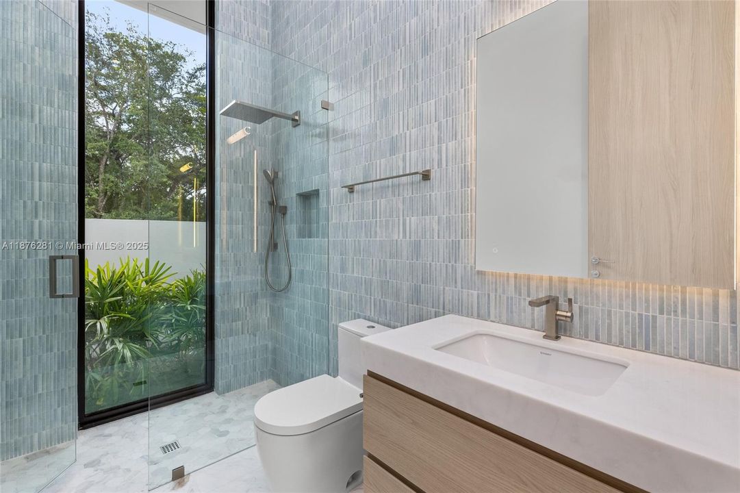 For Sale: $10,995,000 (6 beds, 6 baths, 9578 Square Feet)