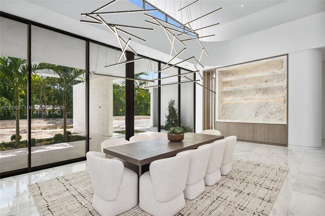 For Sale: $10,995,000 (6 beds, 6 baths, 9578 Square Feet)