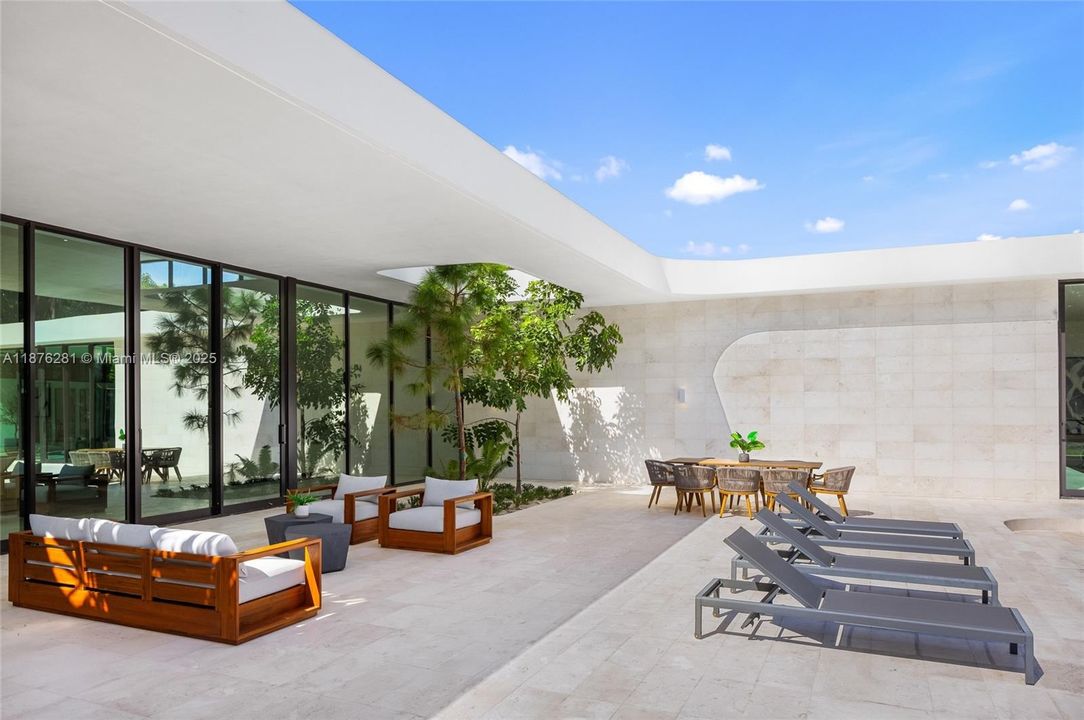 For Sale: $10,995,000 (6 beds, 6 baths, 9578 Square Feet)