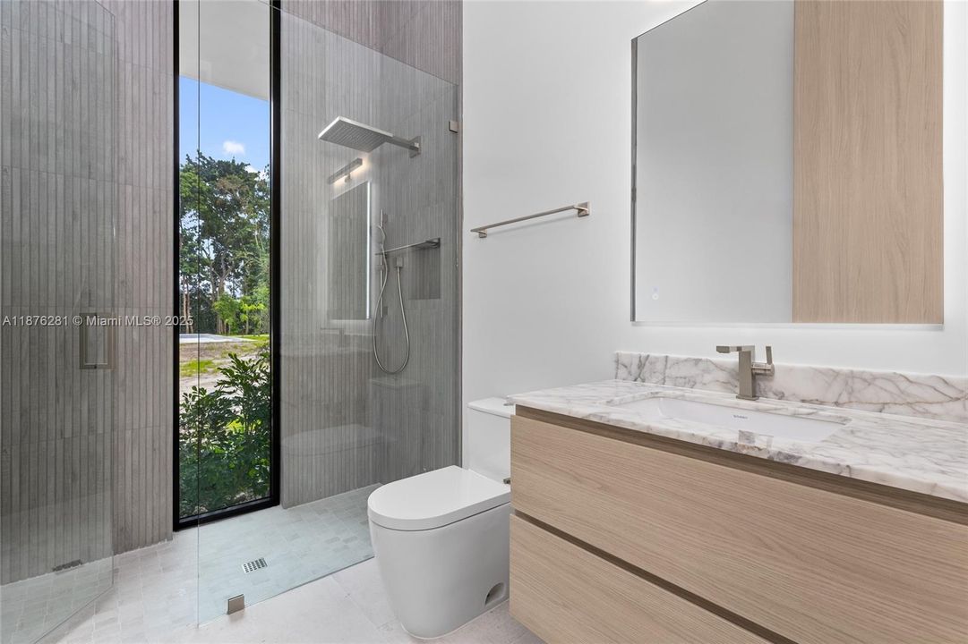 For Sale: $10,995,000 (6 beds, 6 baths, 9578 Square Feet)