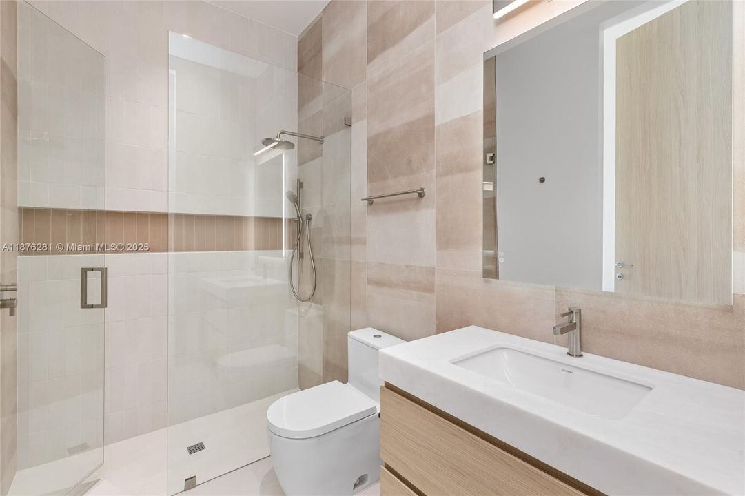 For Sale: $10,995,000 (6 beds, 6 baths, 9578 Square Feet)