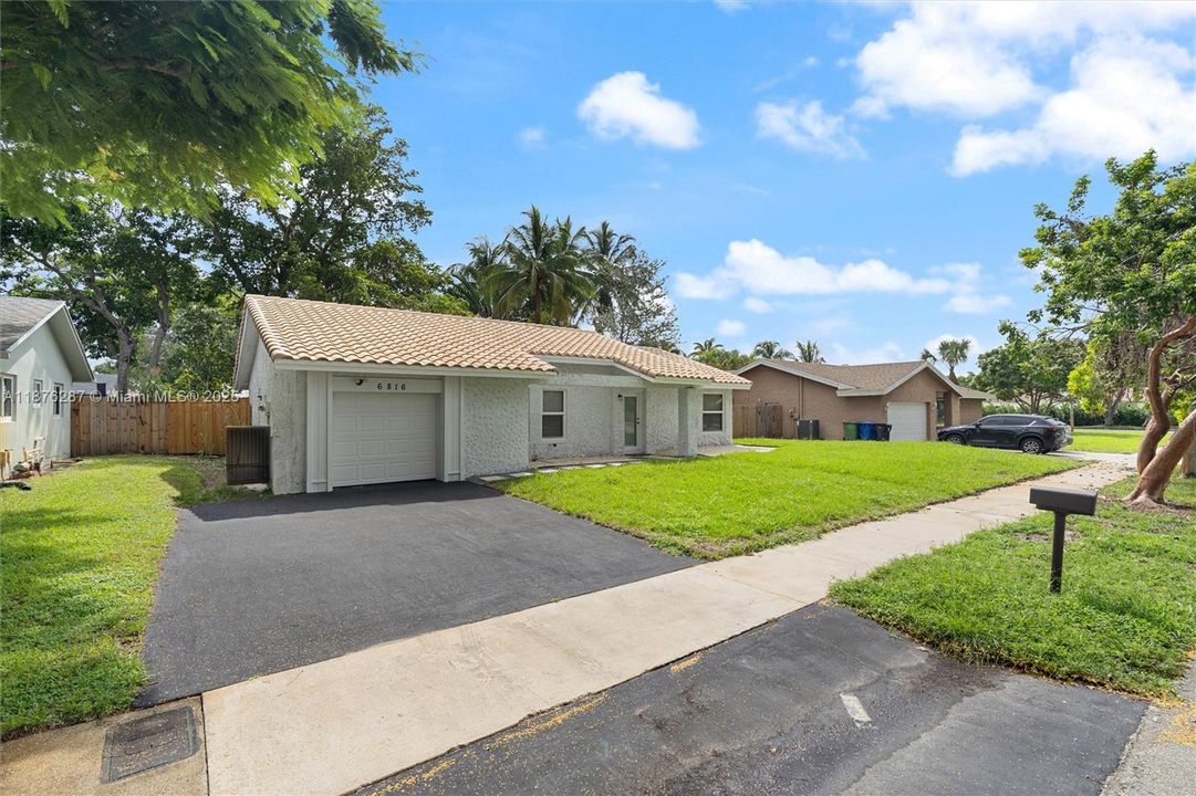 Active With Contract: $575,000 (3 beds, 2 baths, 1374 Square Feet)