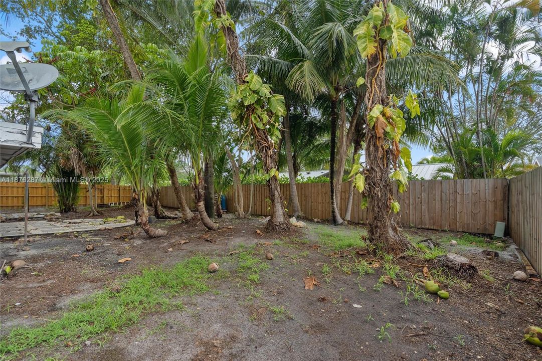 Active With Contract: $575,000 (3 beds, 2 baths, 1374 Square Feet)