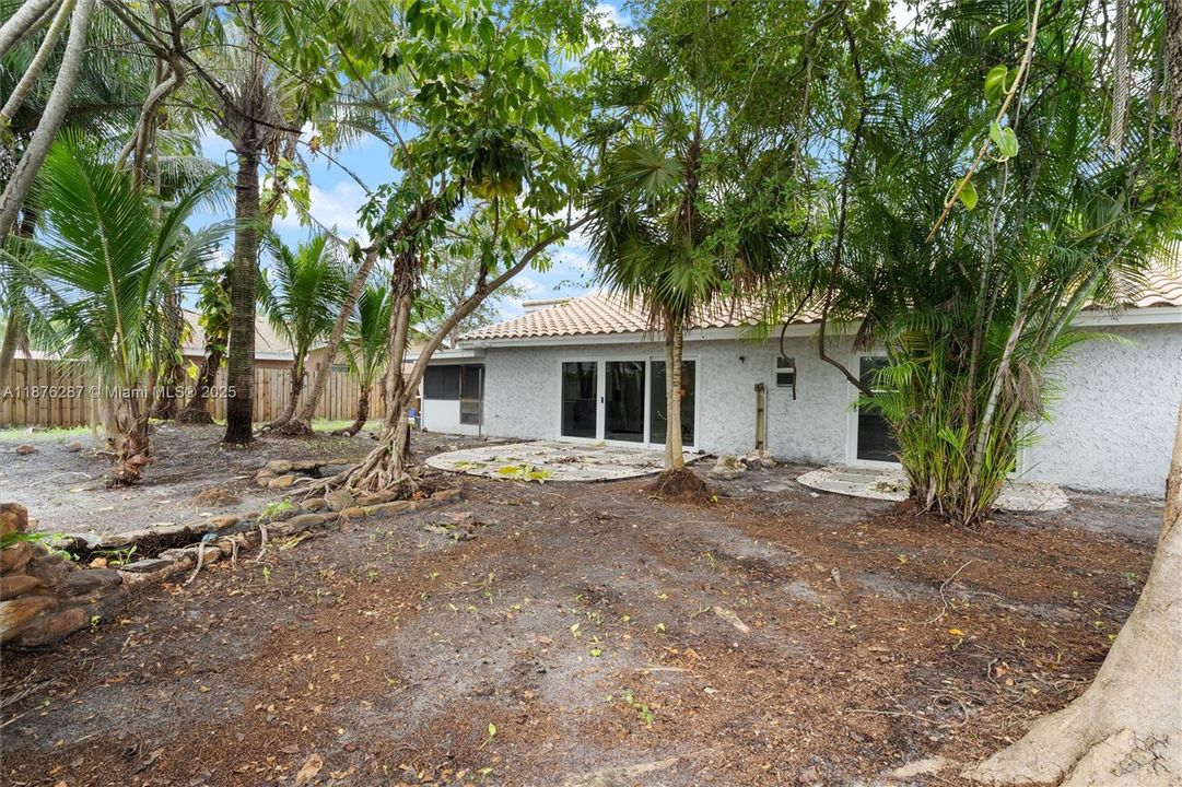 Active With Contract: $575,000 (3 beds, 2 baths, 1374 Square Feet)