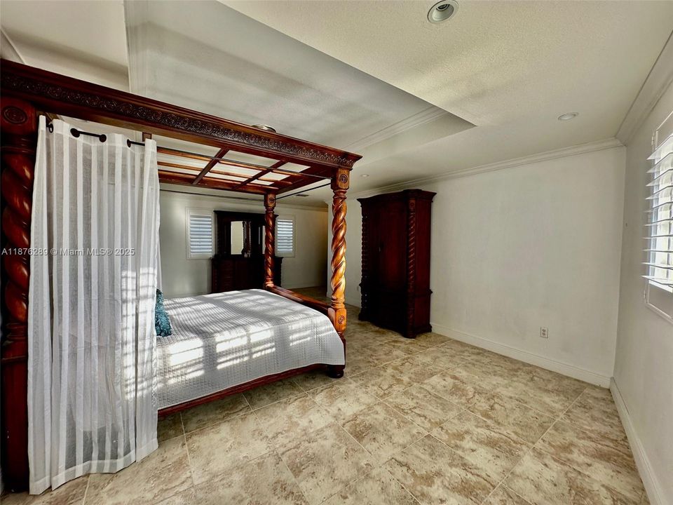 На продажу: $1,325,000 (7 спален, 5 ванн, 5182 Квадратных фут)