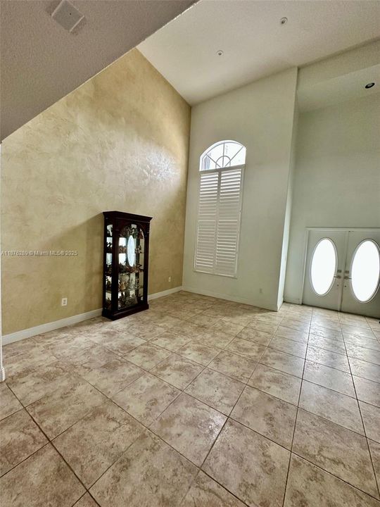 На продажу: $1,325,000 (7 спален, 5 ванн, 5182 Квадратных фут)