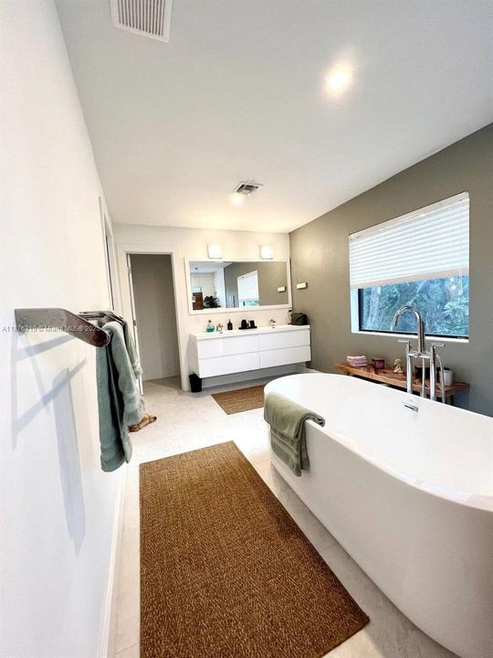 For Sale: $1,400,000 (4 beds, 4 baths, 2836 Square Feet)