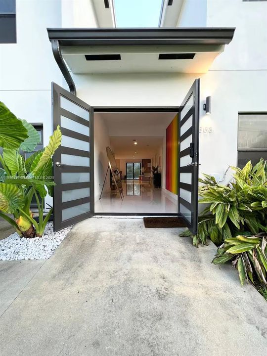 For Sale: $1,400,000 (4 beds, 4 baths, 2836 Square Feet)