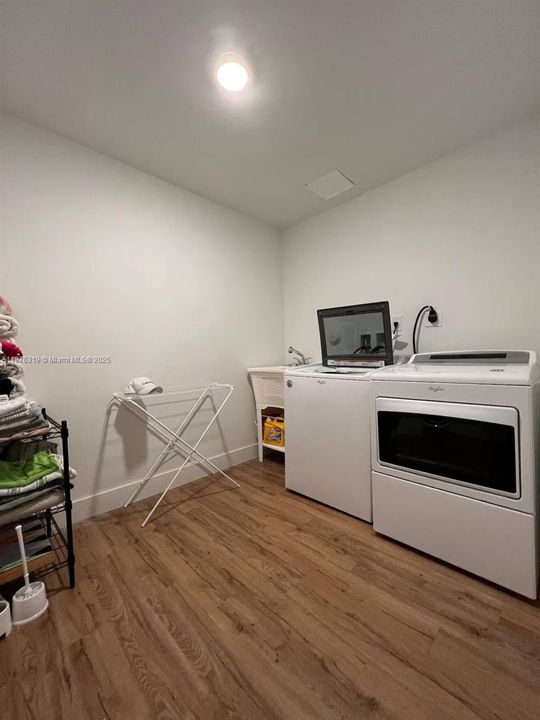 For Sale: $1,400,000 (4 beds, 4 baths, 2836 Square Feet)