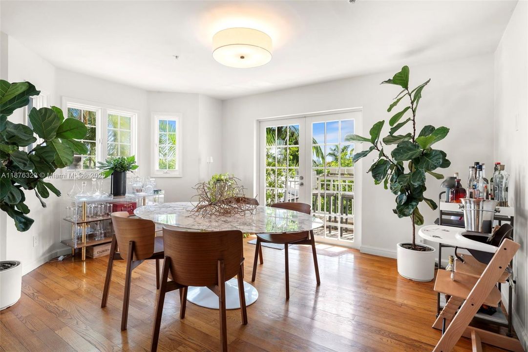 For Sale: $2,579,000 (4 beds, 4 baths, 2790 Square Feet)