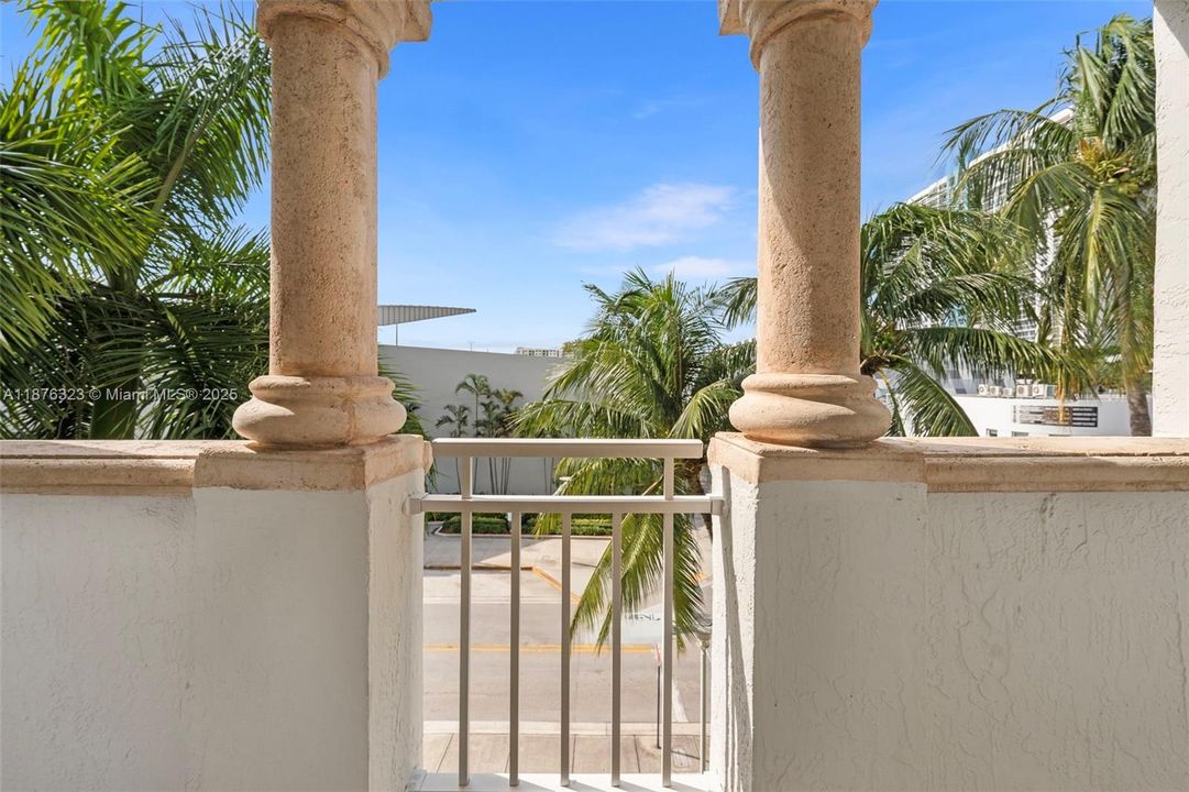 For Sale: $2,579,000 (4 beds, 4 baths, 2790 Square Feet)