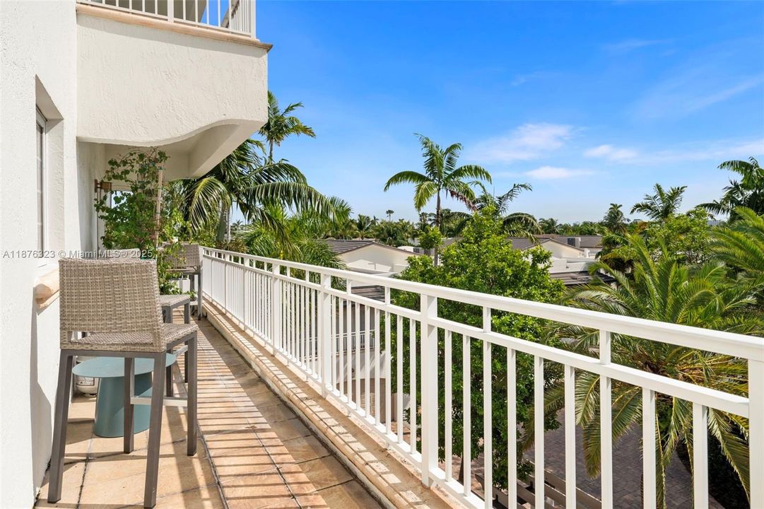 For Sale: $2,579,000 (4 beds, 4 baths, 2790 Square Feet)