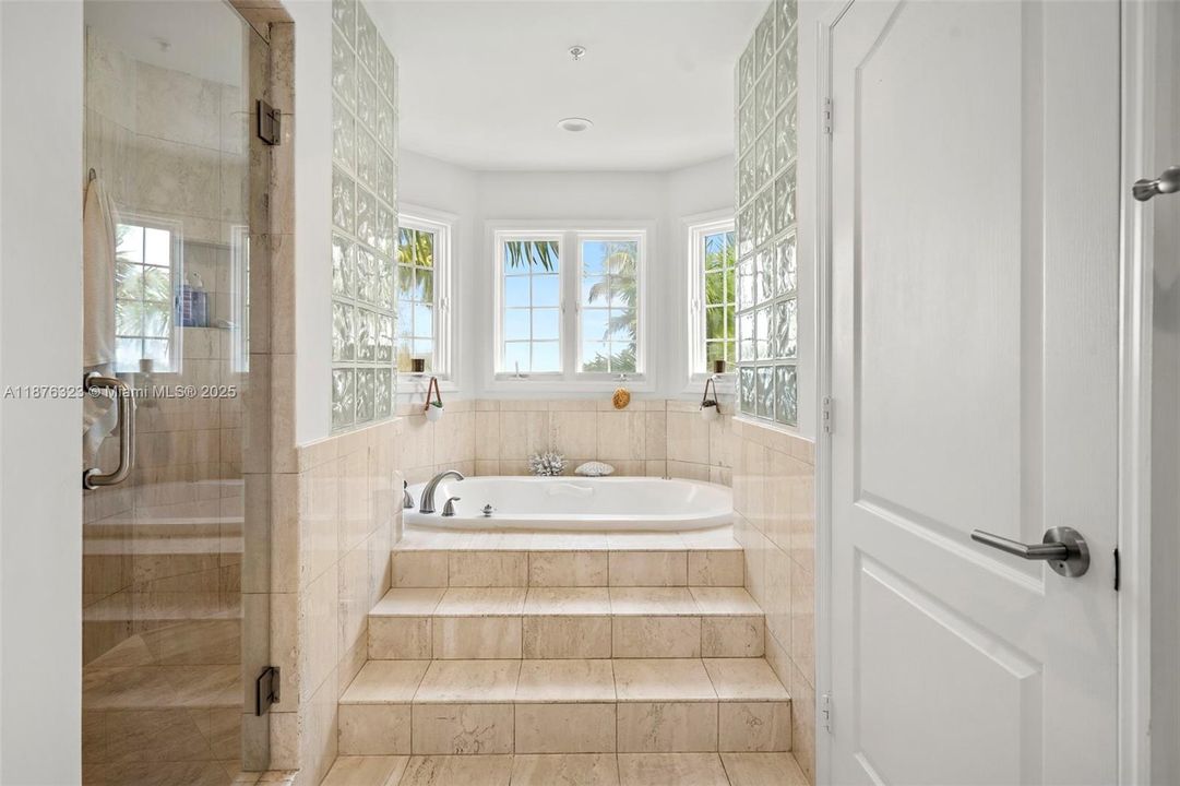 For Sale: $2,579,000 (4 beds, 4 baths, 2790 Square Feet)