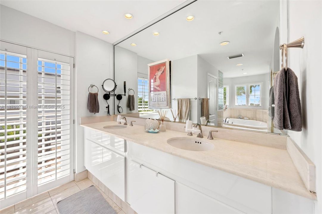 For Sale: $2,579,000 (4 beds, 4 baths, 2790 Square Feet)