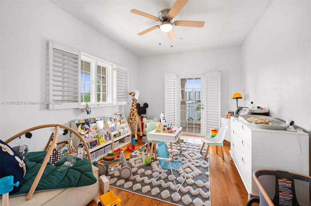 For Sale: $2,579,000 (4 beds, 4 baths, 2790 Square Feet)