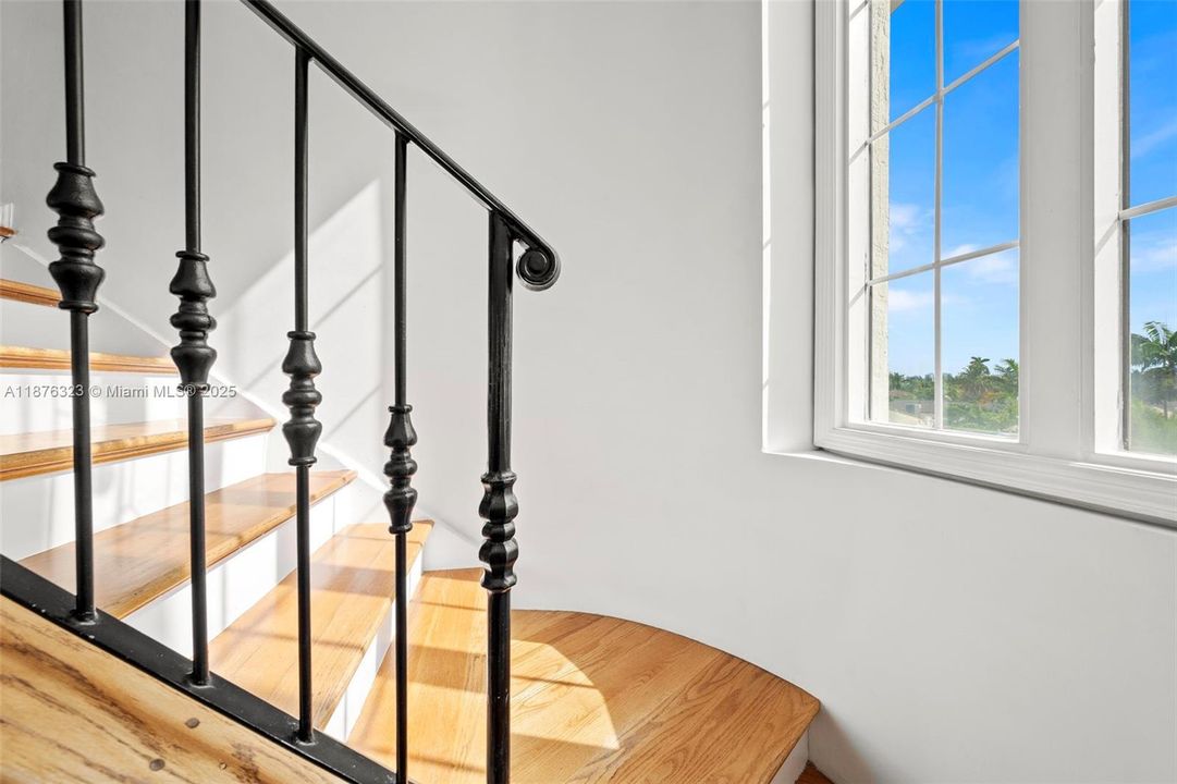 For Sale: $2,579,000 (4 beds, 4 baths, 2790 Square Feet)