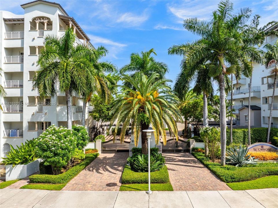 For Sale: $2,579,000 (4 beds, 4 baths, 2790 Square Feet)